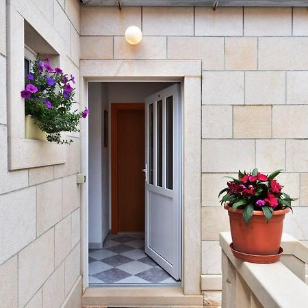 Apartments Katarina Бол Екстер'єр фото