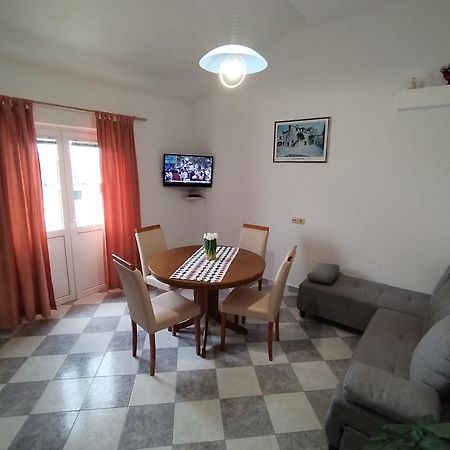 Apartments Katarina Бол Екстер'єр фото
