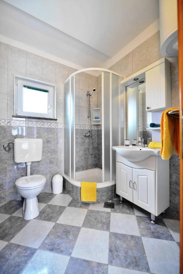 Apartments Katarina Бол Екстер'єр фото