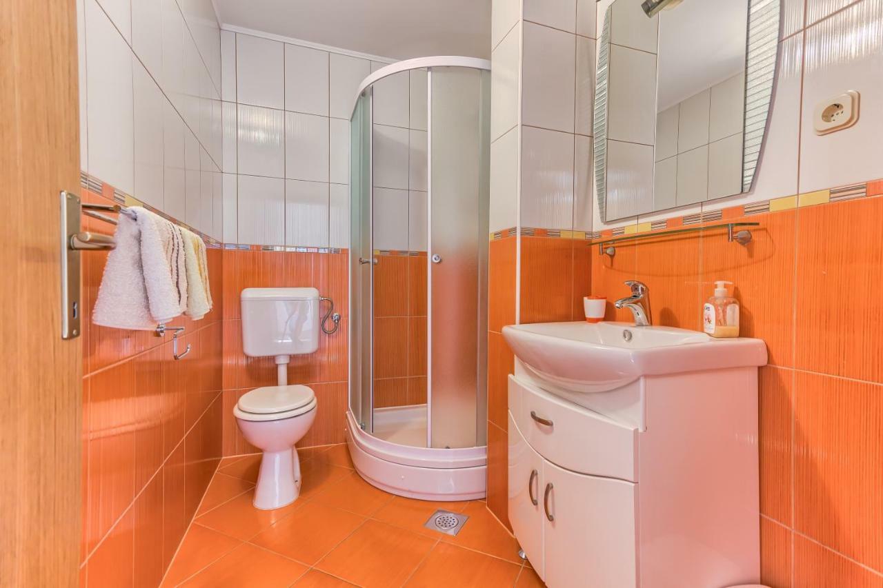 Apartments Katarina Бол Екстер'єр фото
