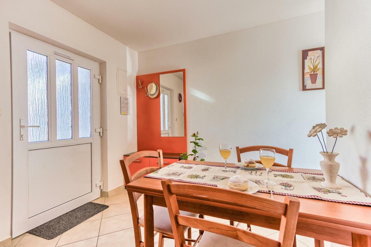 Apartments Katarina Бол Екстер'єр фото