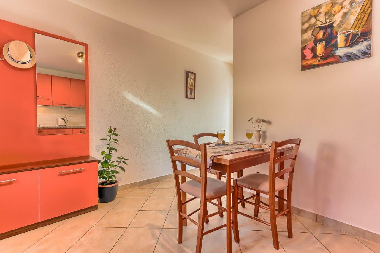 Apartments Katarina Бол Екстер'єр фото